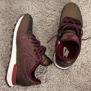 Nike Internationalist Sneakers | Women’s Sz 6.5 | Metallic Mahogany
